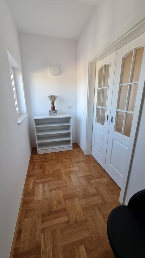 Apartmani Dami Novalja Exterior photo